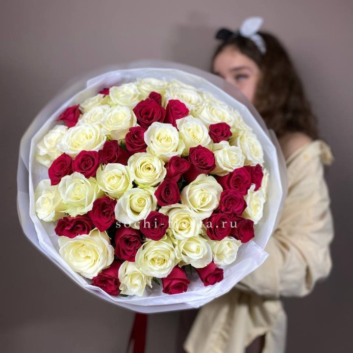 Микс из 55 роз в Благовещенске