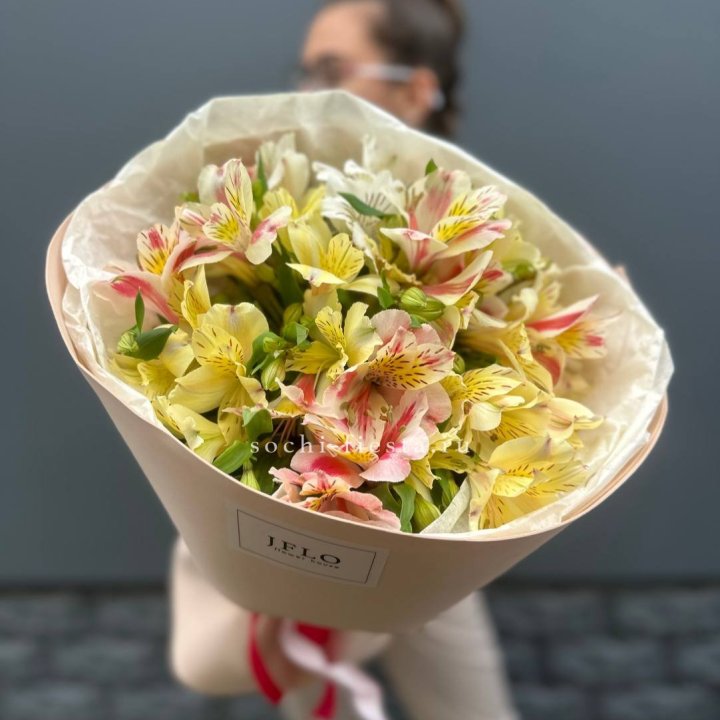 Альстромерии в нежном оформлении в Благовещенске