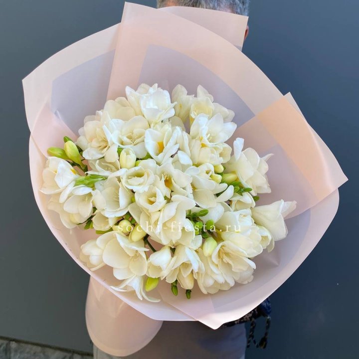 Букет белых фрезий  в Благовещенске