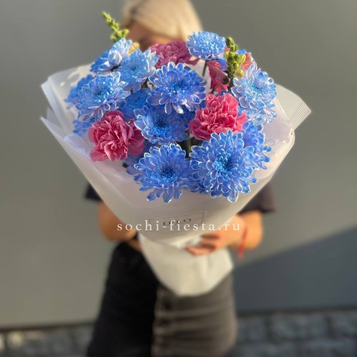 Букет сборный с хризантемой в Благовещенске