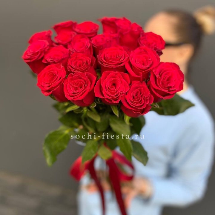 19 красных роз в Благовещенске