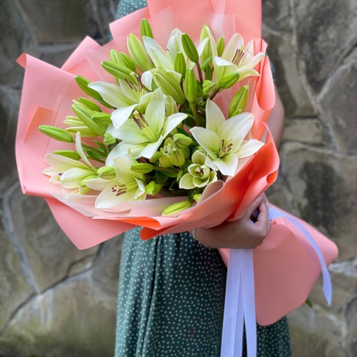 Букет из 7 белых лилий в Благовещенске