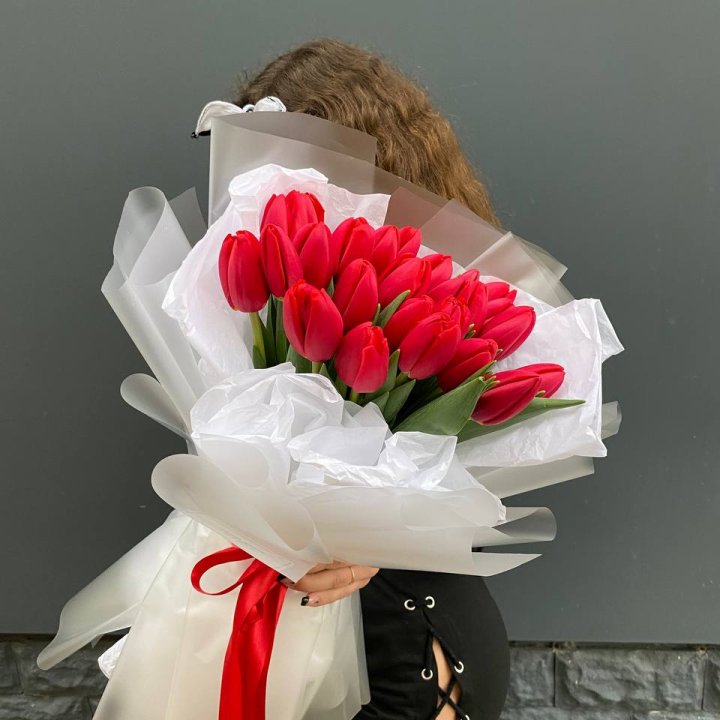  25 красных воздушных тюльпанов в Благовещенске