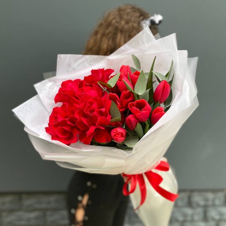 Дуо тюльпаны и розы в Благовещенске