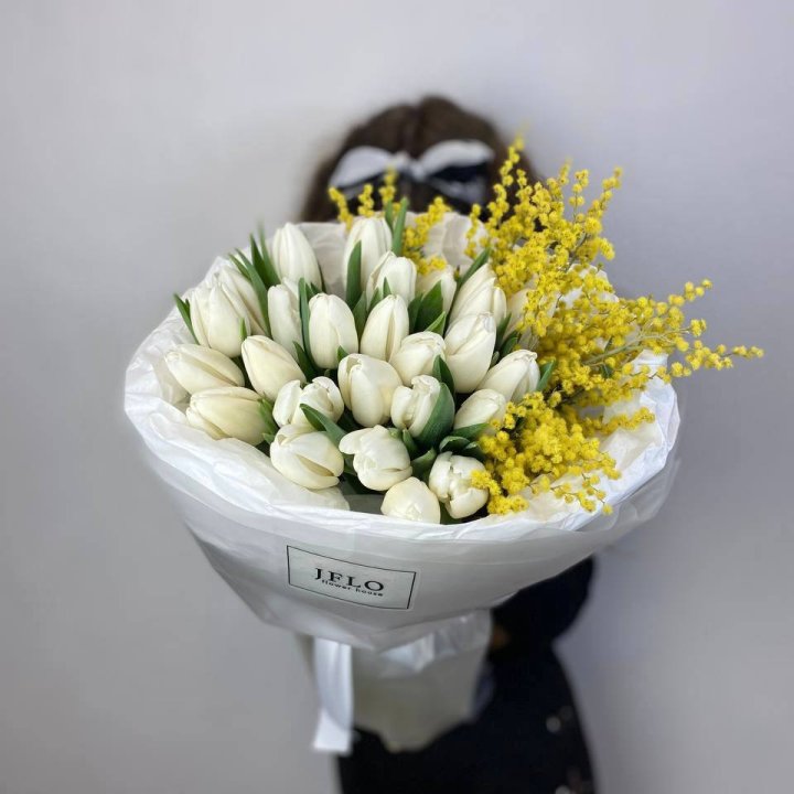 Дуо тюльпан и мимоза в Благовещенске