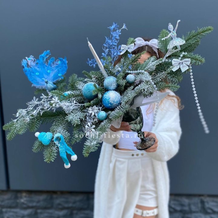 Композиция в бокале голубая в Благовещенске