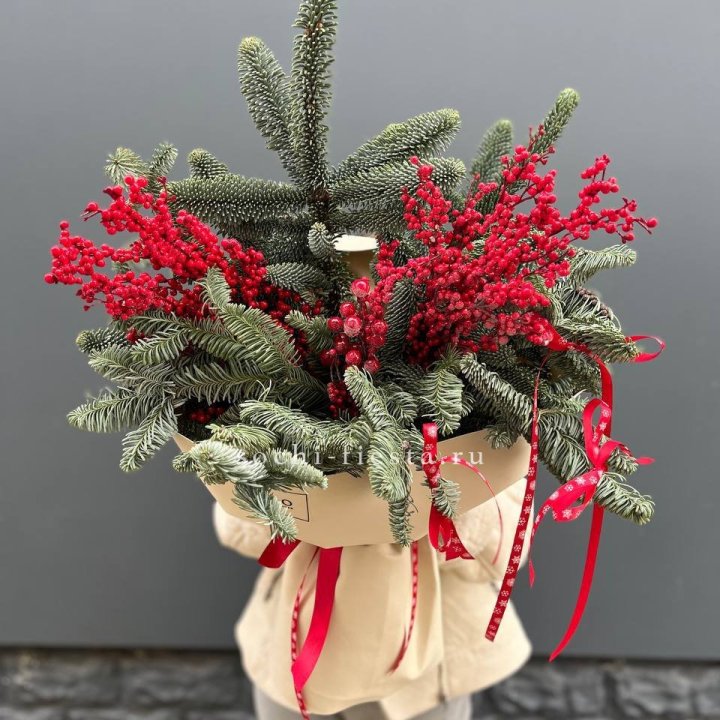 Букет нобилиса и ягод в Благовещенске