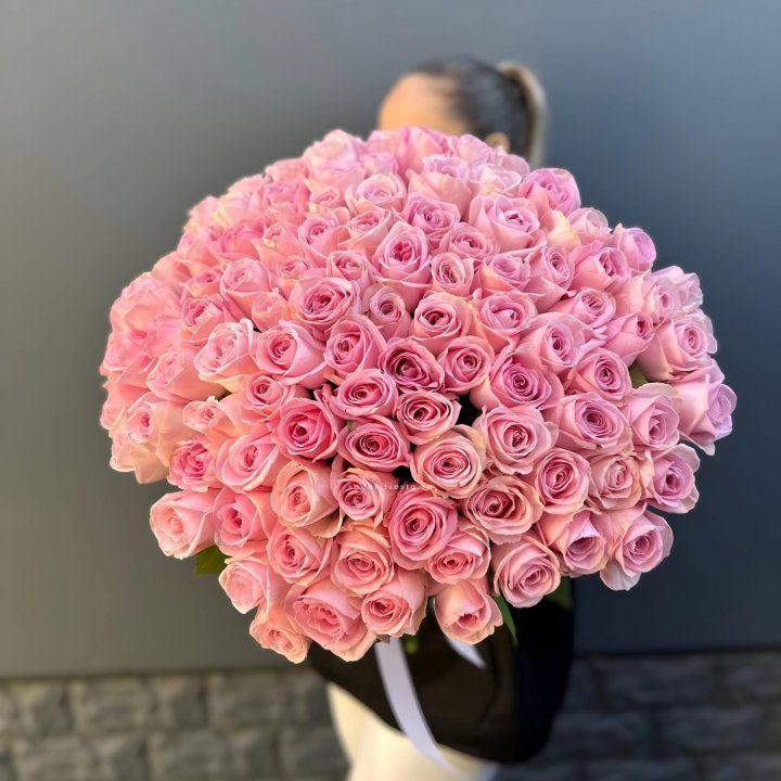 Охапка из 101 розовой розы в Благовещенске