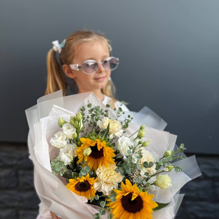  Букет  из стойких цветов с подсолнухами в Благовещенске