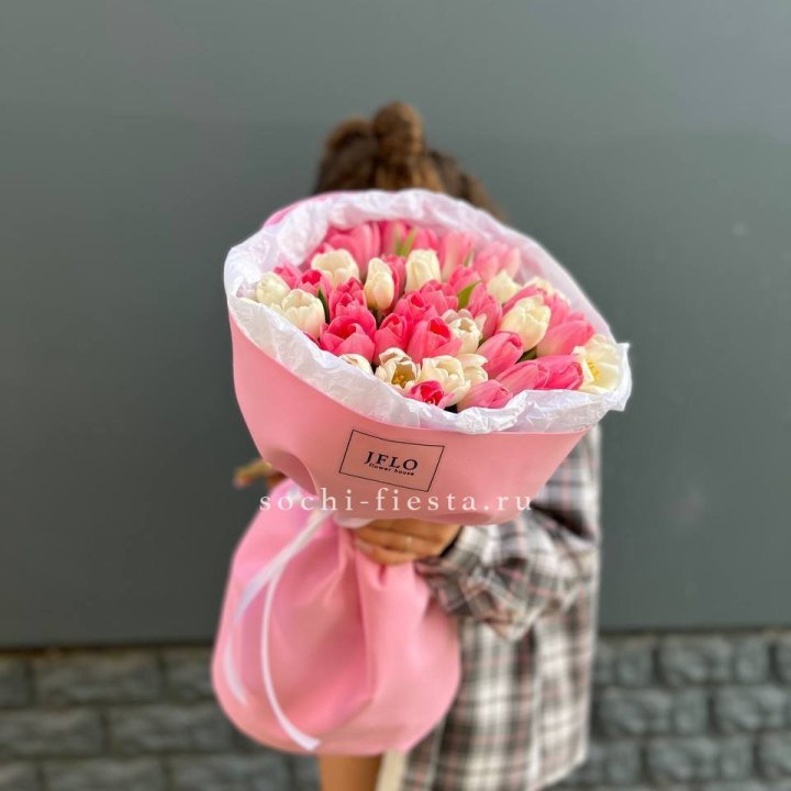 51 бело-розовый тюльпан в Благовещенске