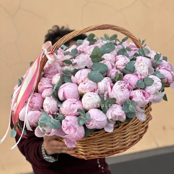 Корзина пионов "75" в Благовещенске