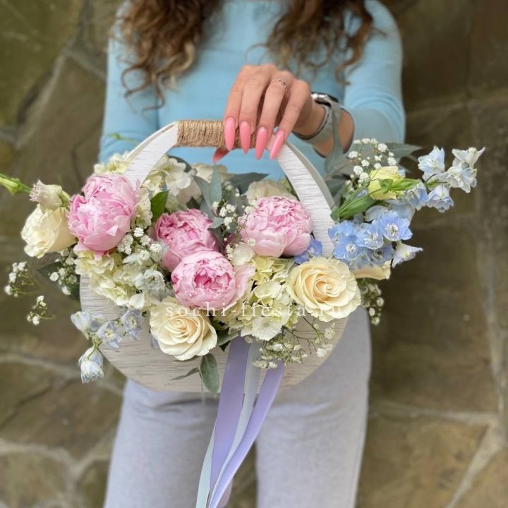 Ящик с пионами в Благовещенске