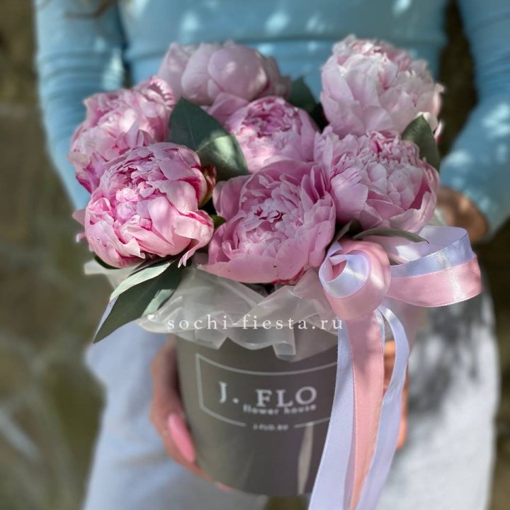 Цилиндр пионов с эвкалиптом в Благовещенске