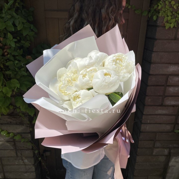 9 белоснежных пионов в Благовещенске