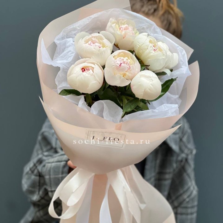 Букет белых пионов в Благовещенске
