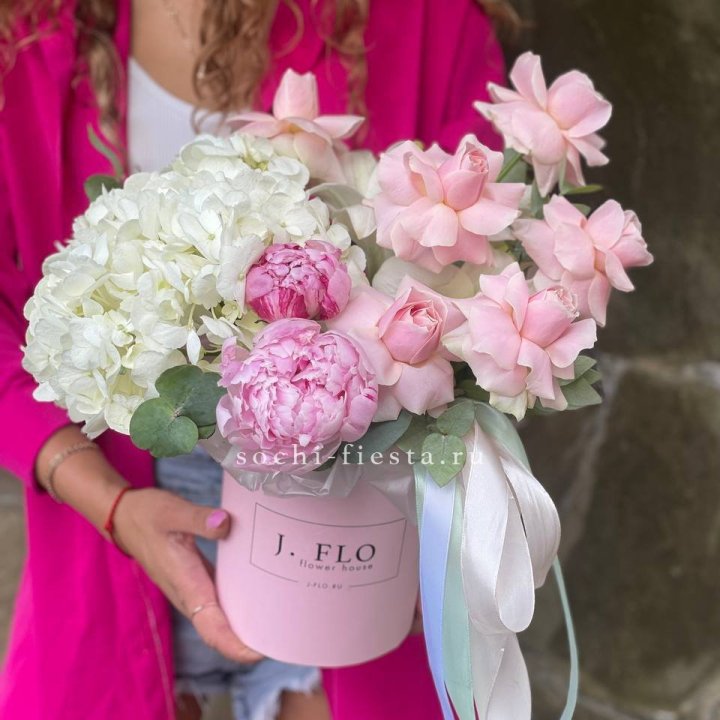 Цилиндр с пионами "Алисия" в Благовещенске