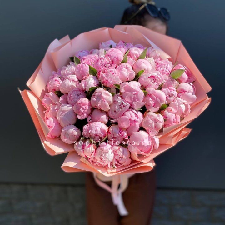 Нежный букет 51 пионов  в Благовещенске