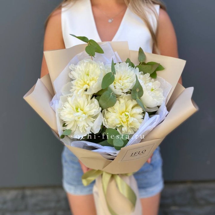  Букет белых пионов в Благовещенске