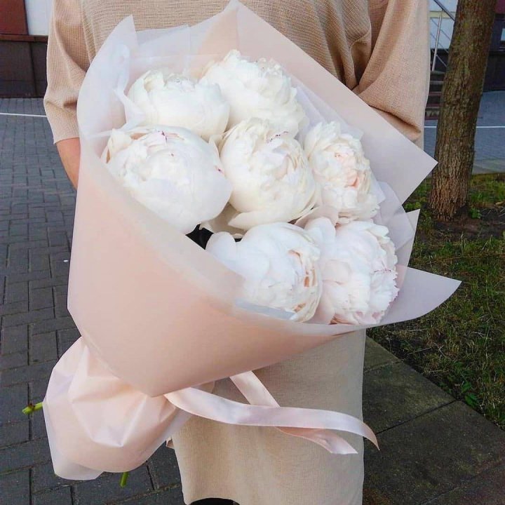 Букет белых пионов в Благовещенске