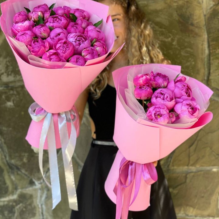 Букет ярких пионов  в Благовещенске
