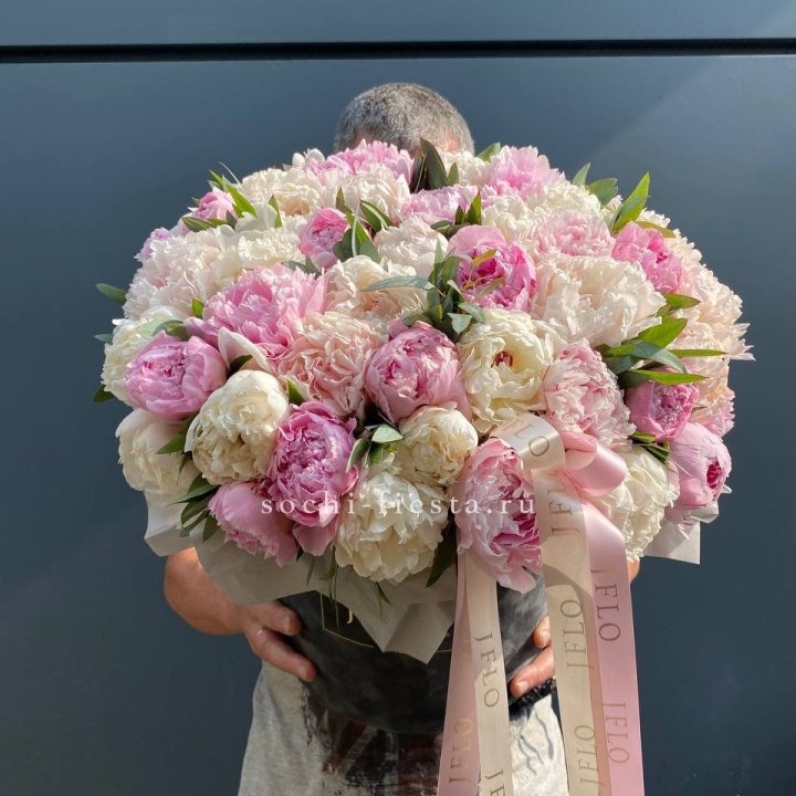 51 пионов в боксе в Благовещенске