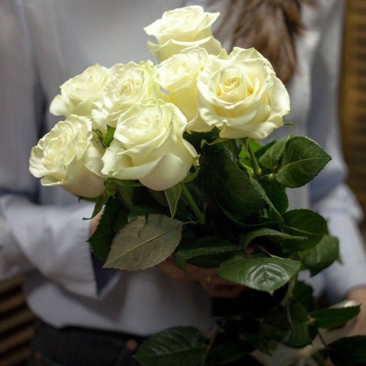 7 белых роз в Благовещенске