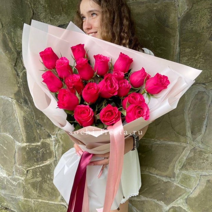 19 алых роз в Благовещенске