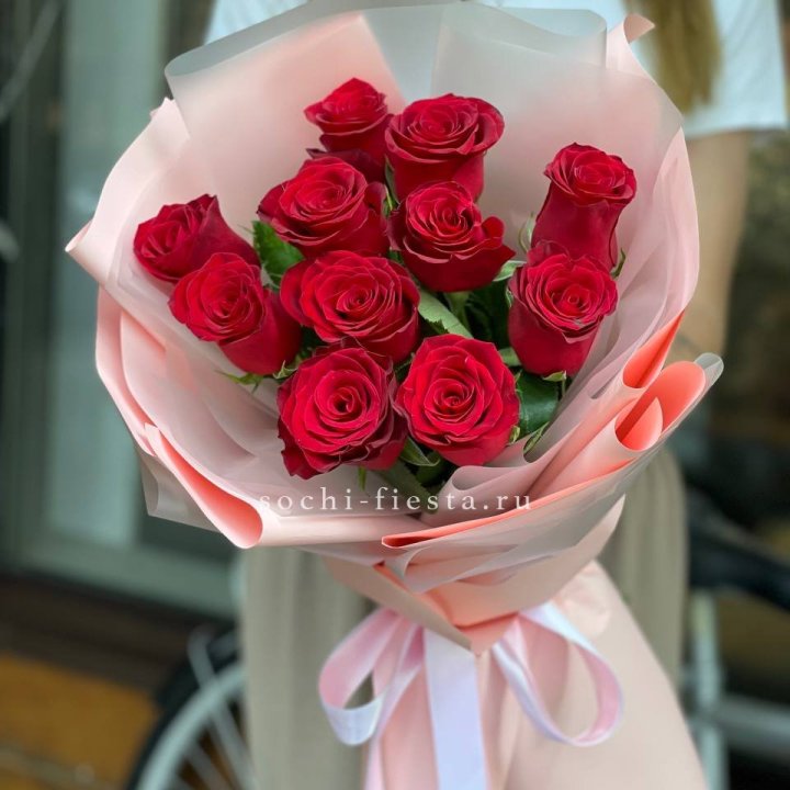 Букет красных роз "Мадам ред" в Благовещенске