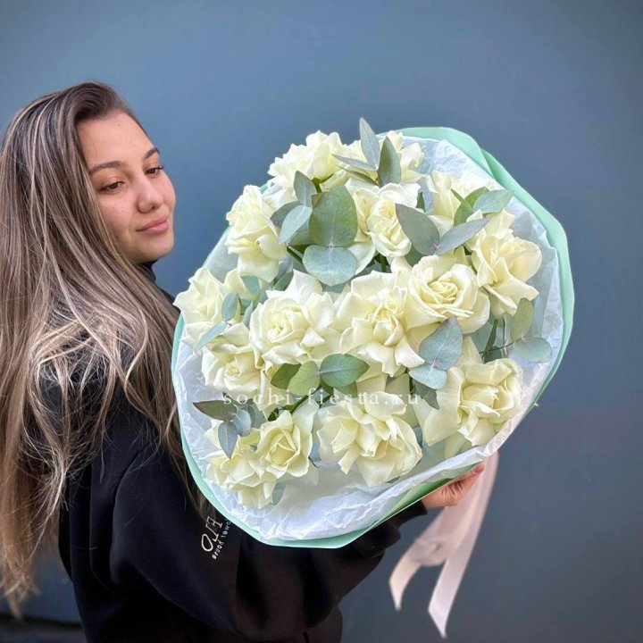 15 Белых французских роз "Ноте бьянка" в Благовещенске