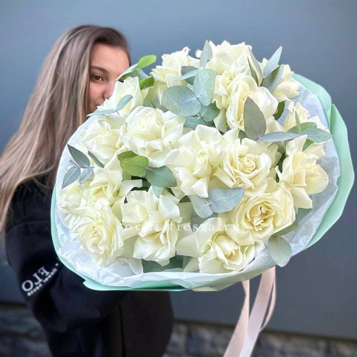19 Белых французских роз "Ноте бьянке" в Благовещенске
