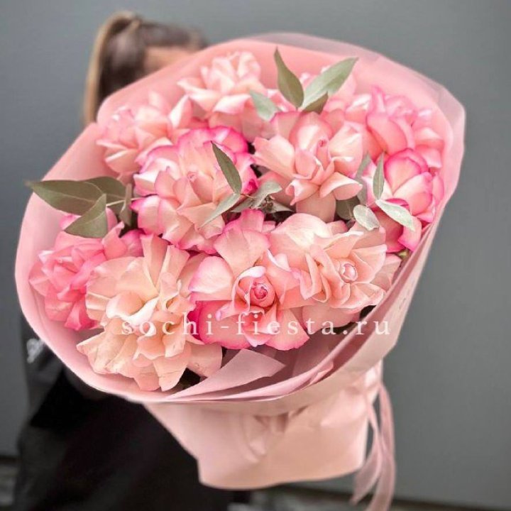 Нежно- розовые французские розы Венди в Благовещенске