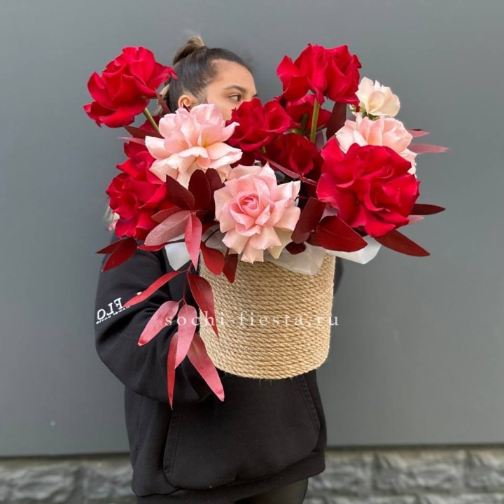 15 Французских роз в джутовом кашпо в Благовещенске