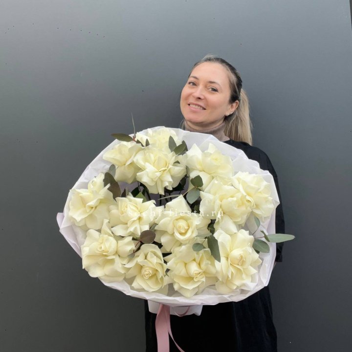 13 Белых французских роз Облако в Благовещенске