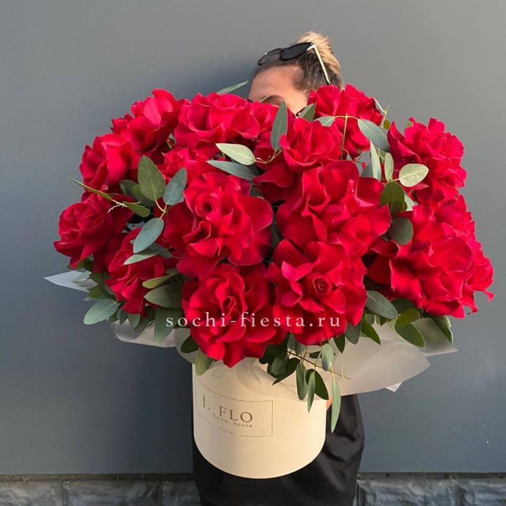 25 Французских красных роз в коробке в Благовещенске