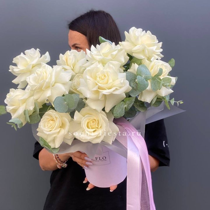 11 Французских белых роз в боксе в Благовещенске