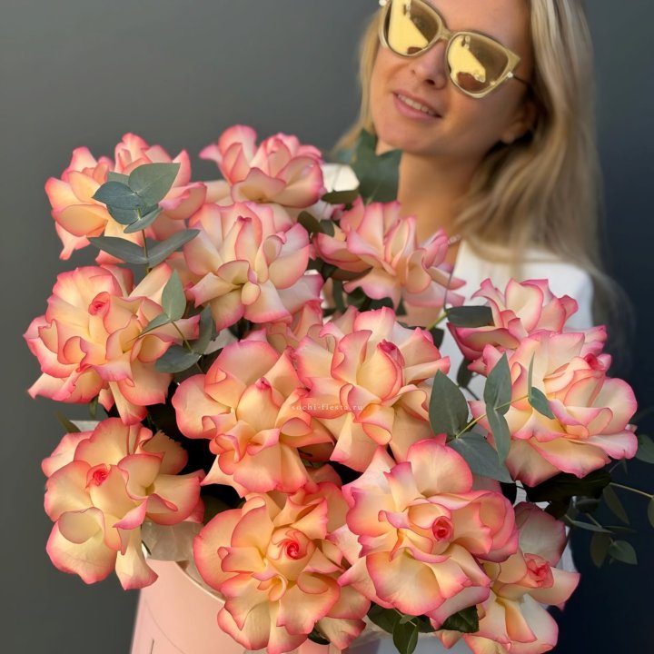 15 французских  роз Джумилия в боксе в Благовещенске