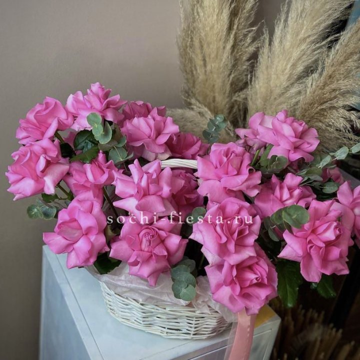 25 роз в цветочной корзине Пинк в Благовещенске