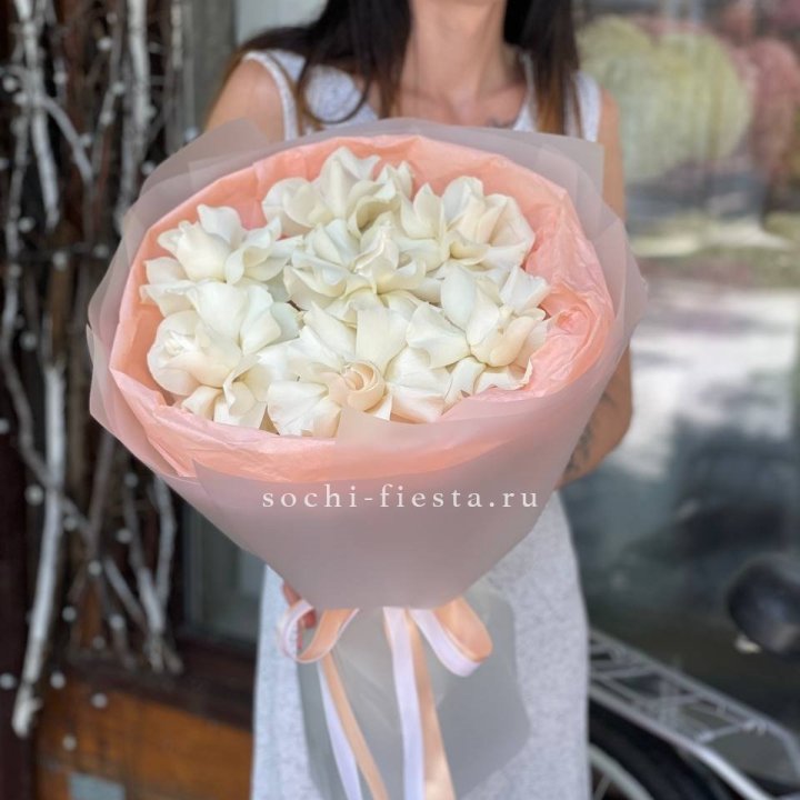 7 Белых французских роз в Благовещенске