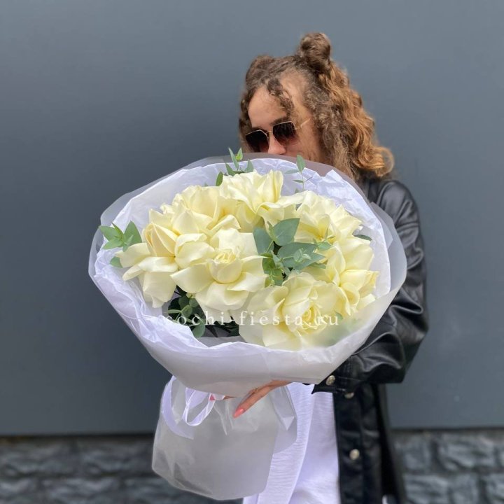 7 Белых французских роз  в Благовещенске