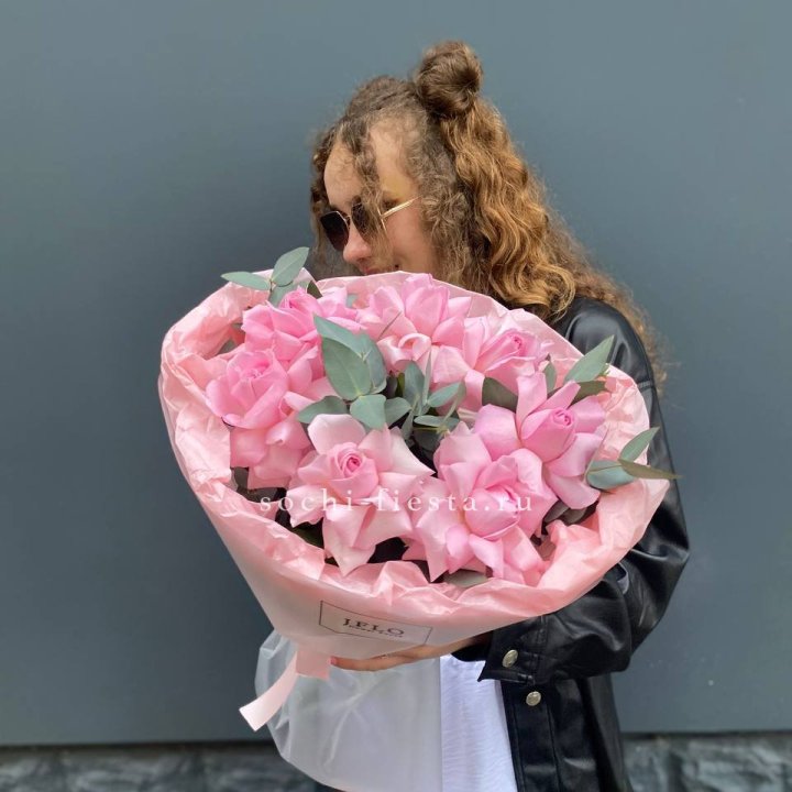 7 розовых роз в Благовещенске