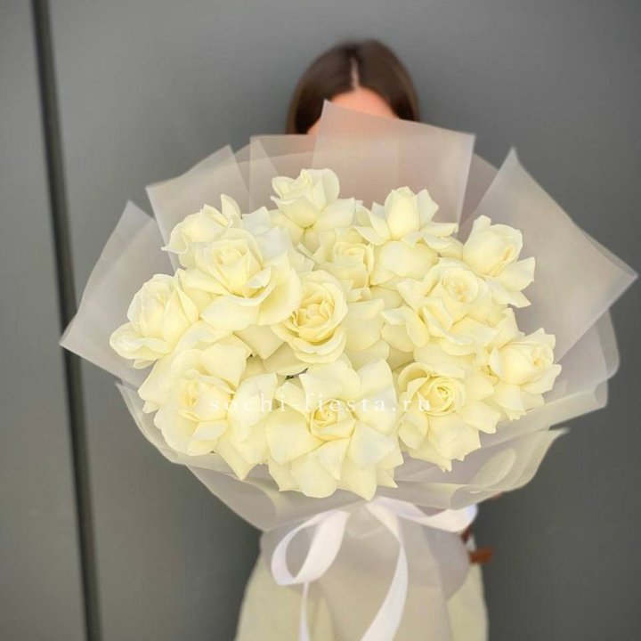 13 белых роз в Благовещенске