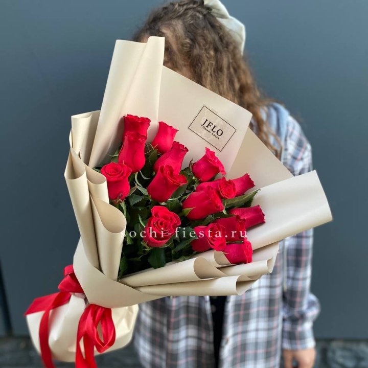 15 красных роз в Благовещенске