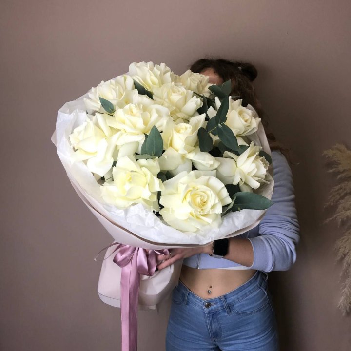 11 Белых французских роз "Вайт найс" в Благовещенске