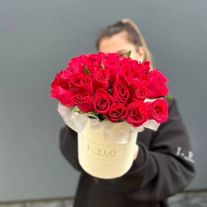 27 кенийских роз в боксе в Благовещенске