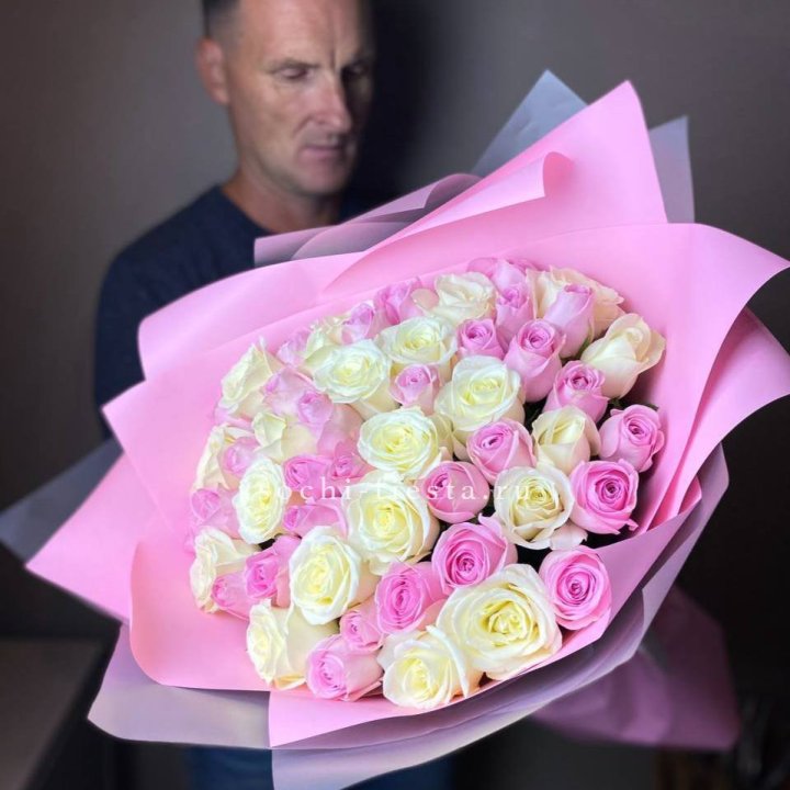 51 белых и розовых роз в Благовещенске