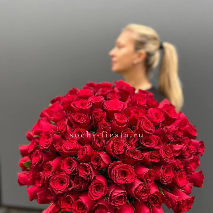 Охапка из 101 красной розы в Благовещенске