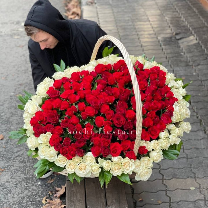 201  роза в корзине   в Благовещенске