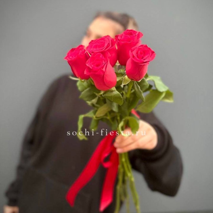 Букет 5 красных роз  в Благовещенске