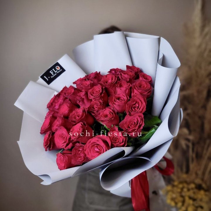 Красные розы 33 шт в Благовещенске