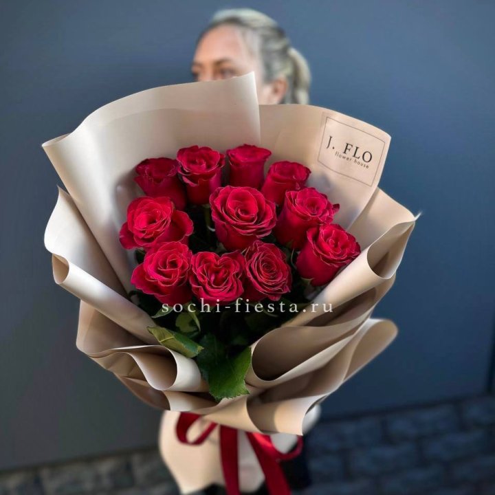 Букет красных роз "Наоми" в Благовещенске